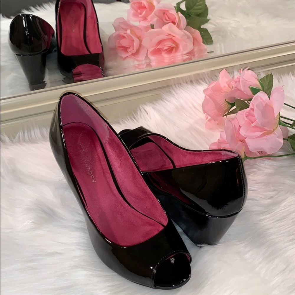 Chinese Laundry Wedges